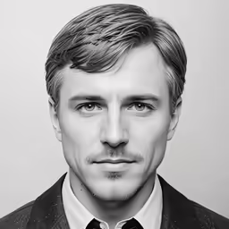 an man wearing a suit with a tie on