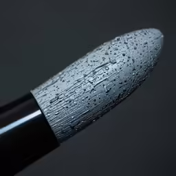 the fountain pen is full of water droplets