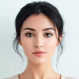 the front of a woman with very pretty eyes