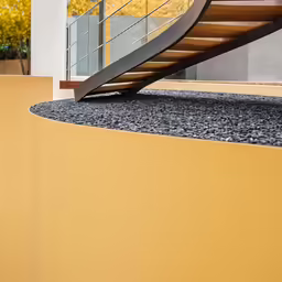 there is a close up picture of some stairs