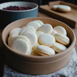 there are different types of cookies in a bowl