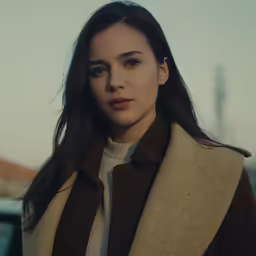 the woman is dressed in brown and beige