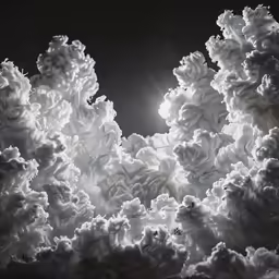 clouds and sun are shown in this photo