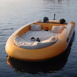 the small boat is floating in the lake