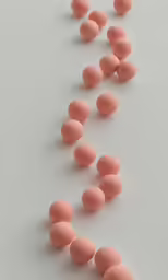 a bunch of small pills sitting next to each other