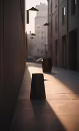 a black vase sitting in the middle of a narrow alley