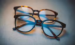 the glasses on the table are clearly visible