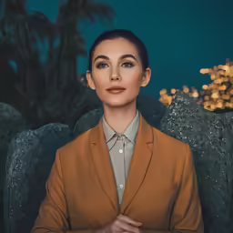 the woman is posing for a photo and has her arms folded