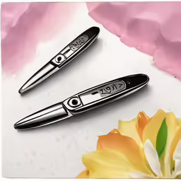 the new hair clip is open and shows two blades