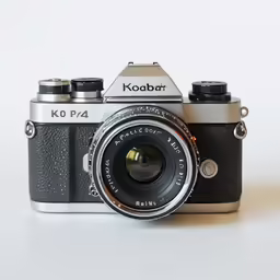 kodaki kd - p4a digital camera with its lens attached