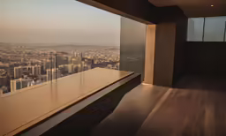 the room has a lot of windows on it