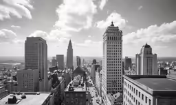 there are many buildings that are in the city