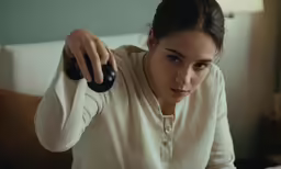 a women who is using her hairbrush on the head