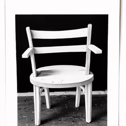 a chair that is sitting in the corner