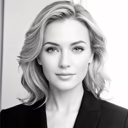 the woman is posing for a picture in a suit
