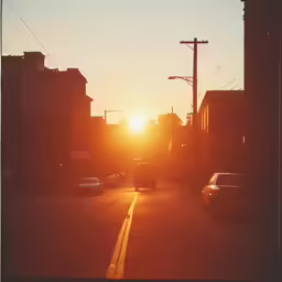the sun shining on the horizon in an otherwise empty neighborhood