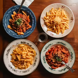 four different plates are arranged in a variety of different colors
