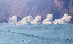 a large group of people are on some skis