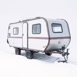 a trailer in the snow with its front wheel attached to it