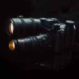a lens sitting on top of a camera in the dark