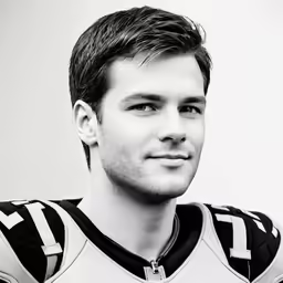 an american football player is posed for a picture