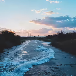 the tide is coming up from behind the water