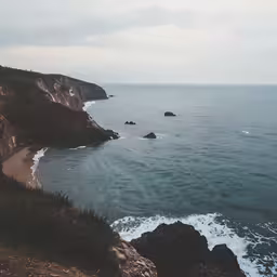 the view from the cliff overlooks the ocean