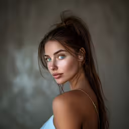 there is a woman with very blue eyes,a beautiful woman with blue eyes posing for a photo